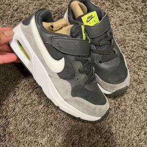 COPY - Gray and green Nike kids strap size 2 boys